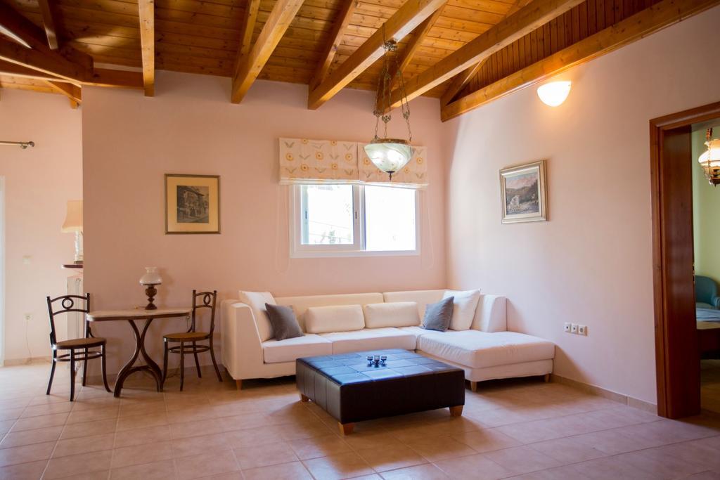 Loft Near The Beach Loutráki Eksteriør billede